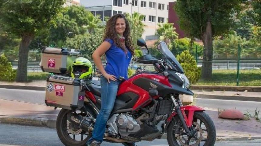 Kadına Karşı Şiddete Dikkat &Ccedil;ekmek I&ccedil;in Motosikletiyle 10 &Uuml;lkeyi Dolaştı