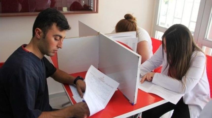 Van Halk Sağlığı Müdürlüğü’nden Kızılay’a Kan Bağışı