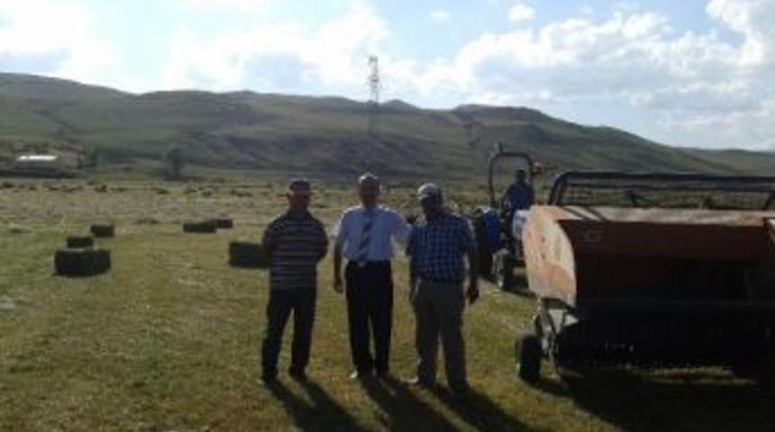 Kars Gıda, Tarım Ve Hayvancılık M&uuml;d&uuml;rl&uuml;ğ&uuml;n&uuml;n K&ouml;y Ziyaretleri Devam Ediyor