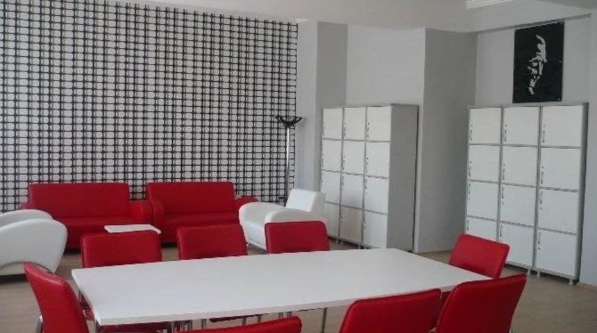 12 Okulda &Ouml;ğretmenler Odası Yenilendi