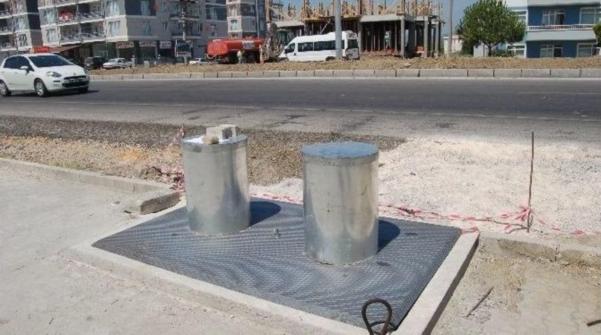 Çöp Konteynerlerini Kendi İmal Ediyor