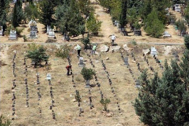 Suruç Bombacısının Cenazesi Kimsesizler Mezarlığında Defnedildi