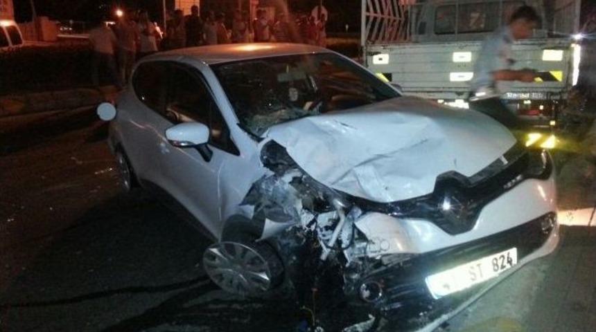 Kocaeli&rsquo;de Trafik Kazası: 2 Yaralı