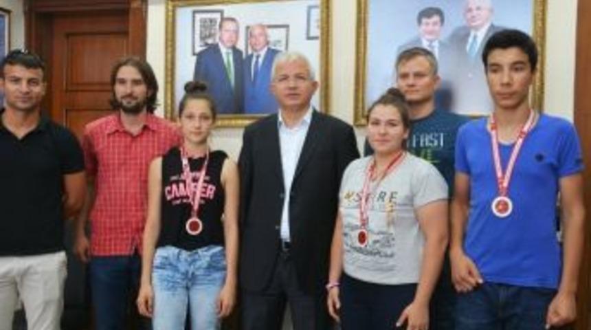 Kick Boks&rsquo;ta Torbalı&rsquo;nın Gururu Oldular