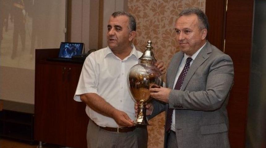 Ramazan Ak&ccedil;a&rsquo;ya Anlamlı Veda