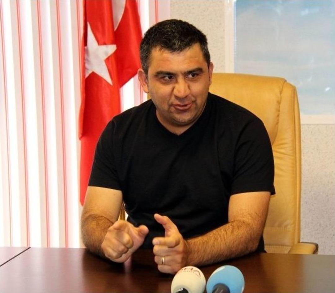 &Uuml;mit &Ouml;zat: &ldquo;para İ&ccedil;in Gelmedim"