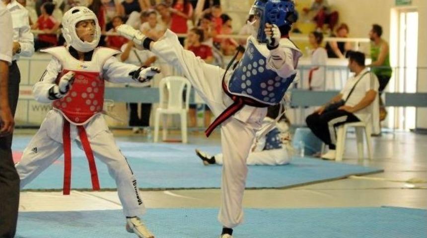 Şehzadeler&rsquo;den Bir Madalya Da Tekvando&rsquo;da