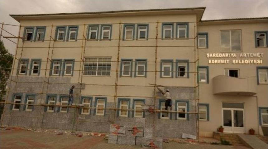 Edremit Belediyesi Ek Bina Ve Dış Cephe Yalıtımı Yapımına Başladı