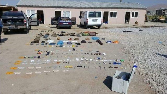 Y&uuml;ksekova&rsquo;da Silah Ve M&uuml;himmat Ele Ge&ccedil;irildi 1