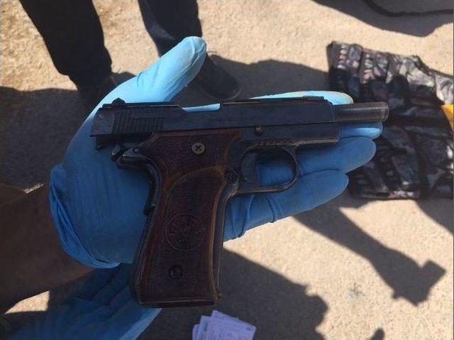 Y&uuml;ksekova&rsquo;da Silah Ve M&uuml;himmat Ele Ge&ccedil;irildi 3