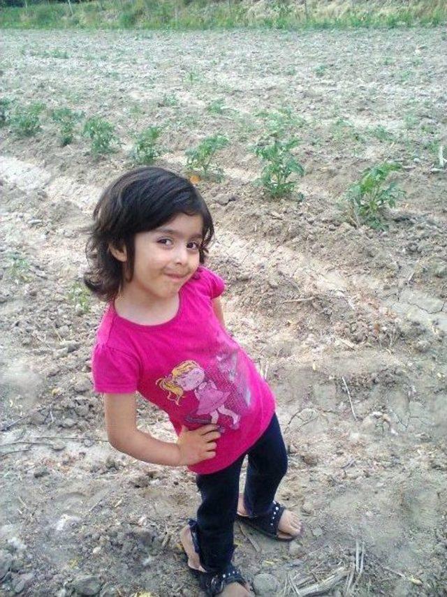 Kahramanmaraş&rsquo;ta Maganda Kurşunu Kurbanı Minik Efsanur Toprağa Verildi 2