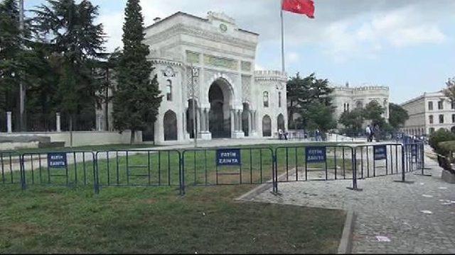 İstanbul Üniversitesi Önünde 