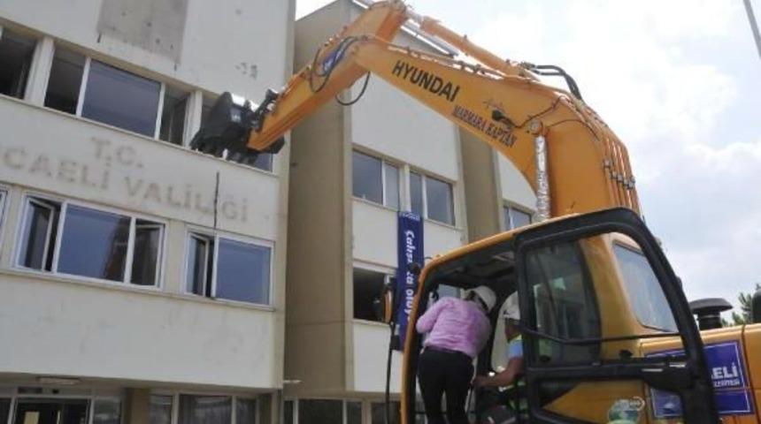 Kocaeli Eski Valilik Binası 'kent Meydanı' Ve Otopark Olacak