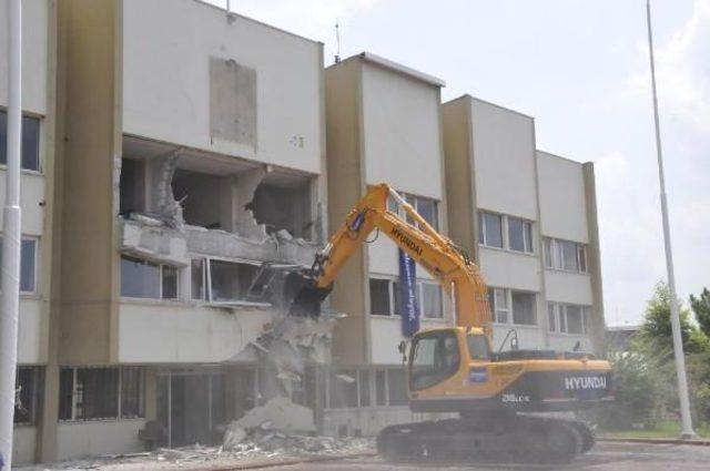 Kocaeli Eski Valilik Binası kent Meydanı Ve Otopark Olacak 1