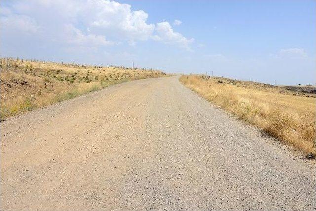 Arguvan&rsquo;ın Yol Sorunlarını B&uuml;y&uuml;kşehir Belediyesi &Ccedil;&ouml;z&uuml;yor 2