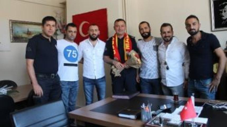 Taraftar-polis Omuz Omuza