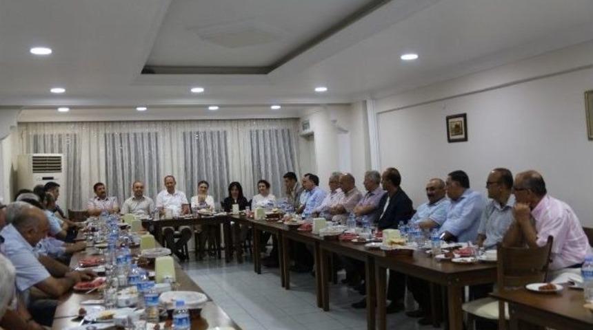 Demirci&rsquo;de Tayini &Ccedil;ıkan Komutana Veda Yemeği