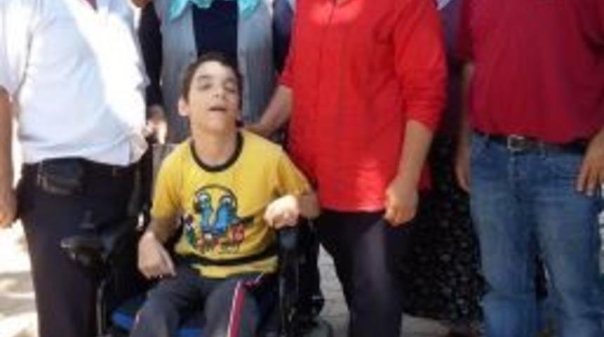 M&uuml;ge Anlı&rsquo;dan Simavlı Engellilere Yardım Eli