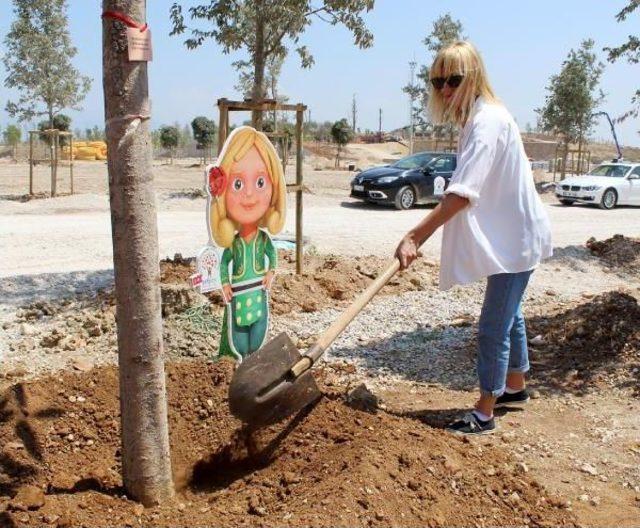 Romen Yıldız, Expo'ya Manolya Ağacı Dikti