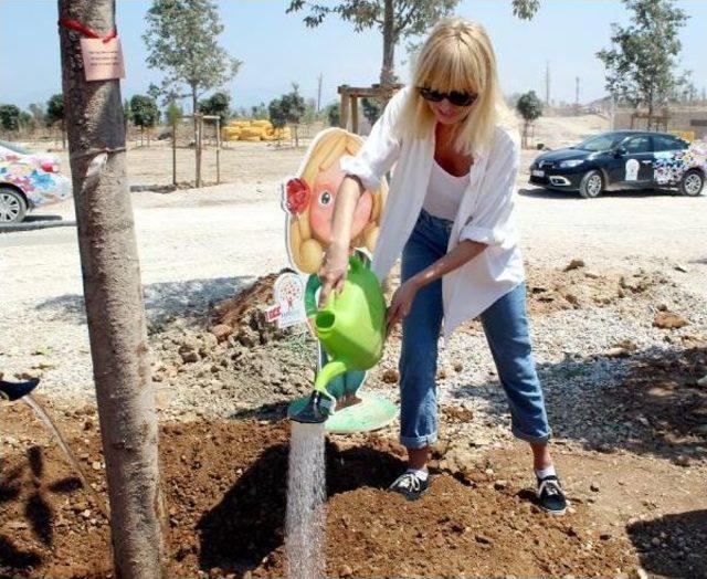 Romen Yıldız, Expo'ya Manolya Ağacı Dikti