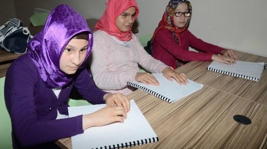 G&ouml;n&uuml;l G&ouml;z&uuml;yle &Ouml;ğreniyorlar