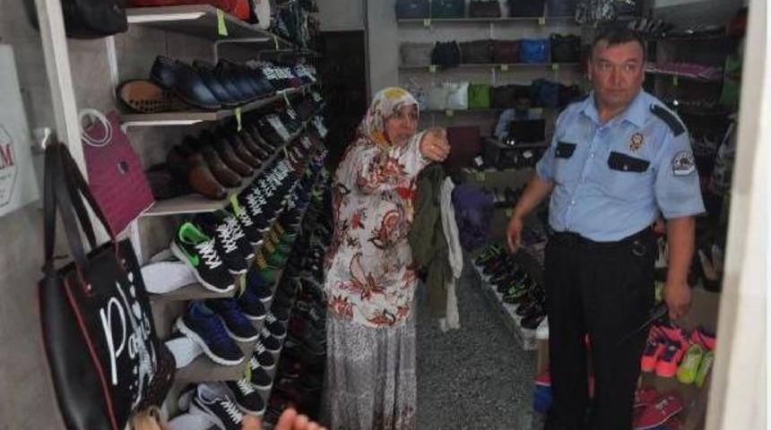 53 Yaşındaki Kadının Evinden 10 Kamyonet &Ccedil;&ouml;p &Ccedil;ıktı