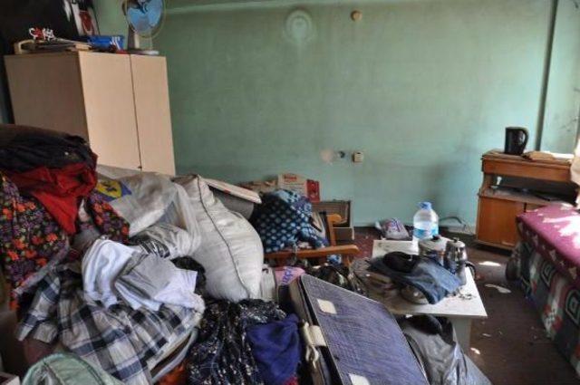 53 Yaşındaki Kadının Evinden 10 Kamyonet &Ccedil;&ouml;p &Ccedil;ıktı 3