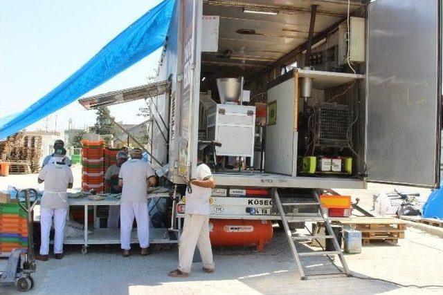 Mobil Fırın Reyhanlı&rsquo;da Ekmek &Uuml;retmeye Başladı 2