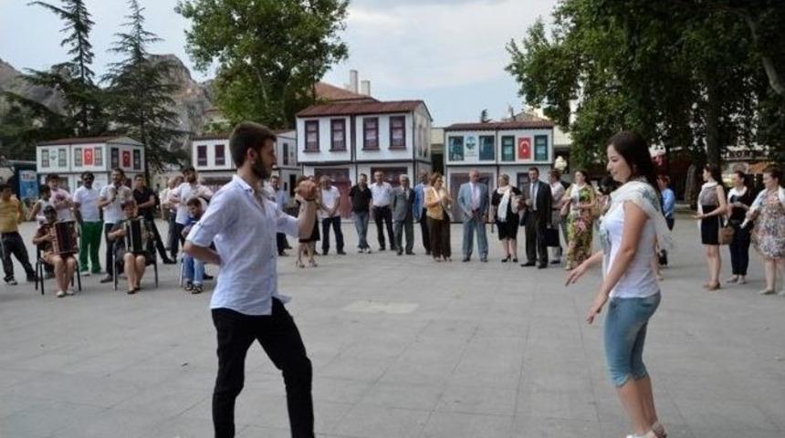 T&uuml;rkiye&rsquo;de Soydaşları İle Buluşuyorlar