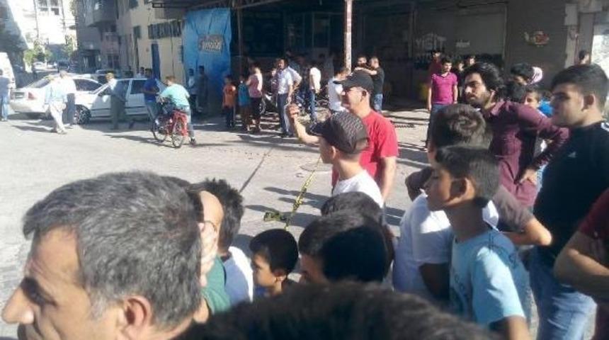 Lise Duvarının Yanına Bırakılan Battaniyede Bomba Paniği