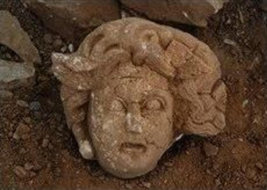 Gazipaşa&rsquo;da Medusa Başı Bulundu