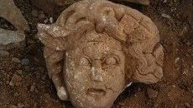 Gazipaşa’da Medusa Başı Bulundu