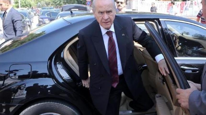 Bah&ccedil;eli, Elini &Ouml;pmek Isteyen Partiliyi Zor Ikna Etti (2)