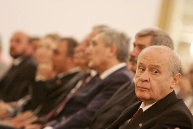 Bahçeli, Elini Öpmek Isteyen Partiliyi Zor Ikna Etti (2)