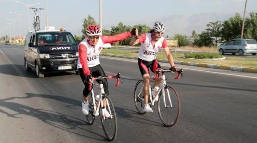 Deprem Ger&ccedil;eğine Dikkat &Ccedil;ekmek I&ccedil;in Erzurum'da Yalova'ya Pedal &Ccedil;evirecekler