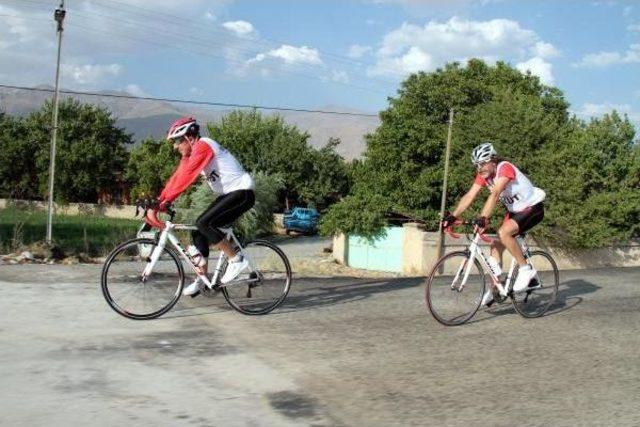 Deprem Gerçeğine Dikkat Çekmek Için Erzurum'da Yalova'ya Pedal Çevirecekler