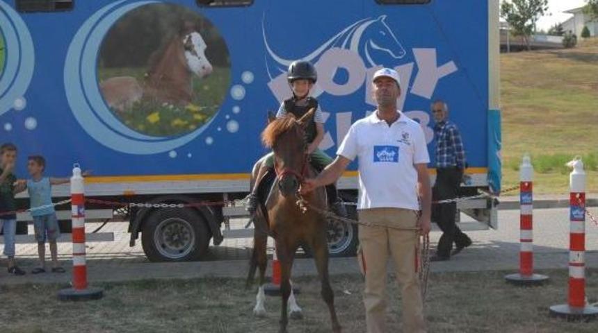 &Ccedil;ocuklar Sevimli Atlarla Buluştu