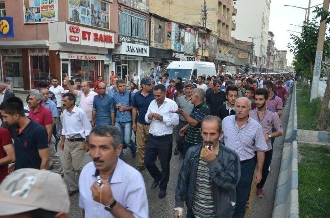 Y&uuml;ksekova&rsquo;da &rsquo;davullu D&uuml;d&uuml;kl&uuml;&rsquo; Barış Y&uuml;r&uuml;y&uuml;ş&uuml;