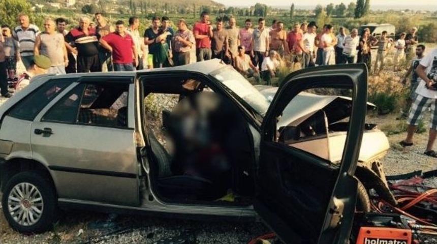 İzmir&rsquo;deki Kazada Can Pazarı: 2 &Ouml;l&uuml;, 7 Yaralı