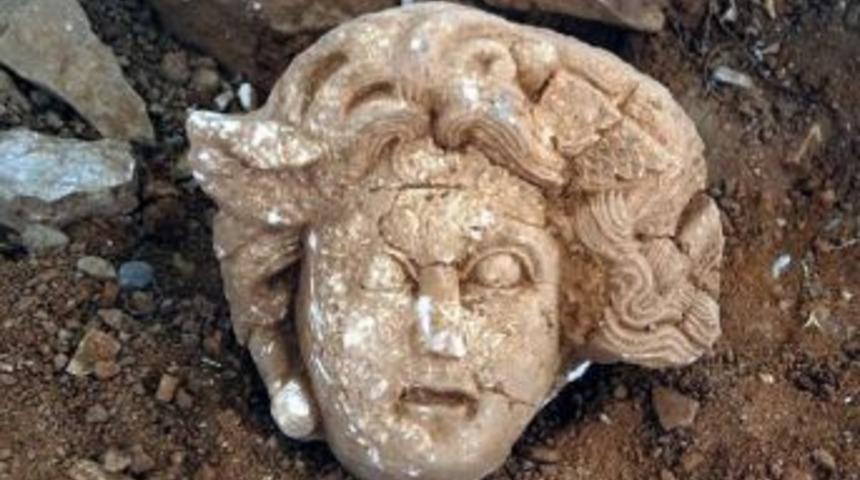 Gazipaşa&rsquo;Da Medusa Başı Bulundu