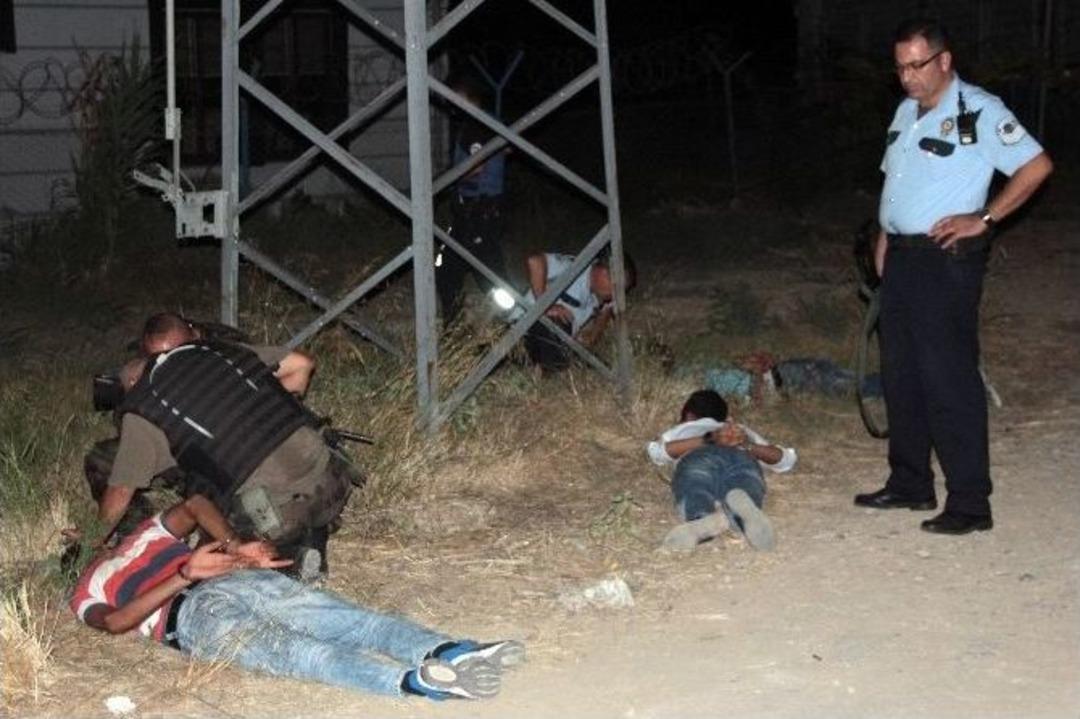 Uygulama Noktasında Ateş A&ccedil;ıldı, Polis Alarma Ge&ccedil;ti