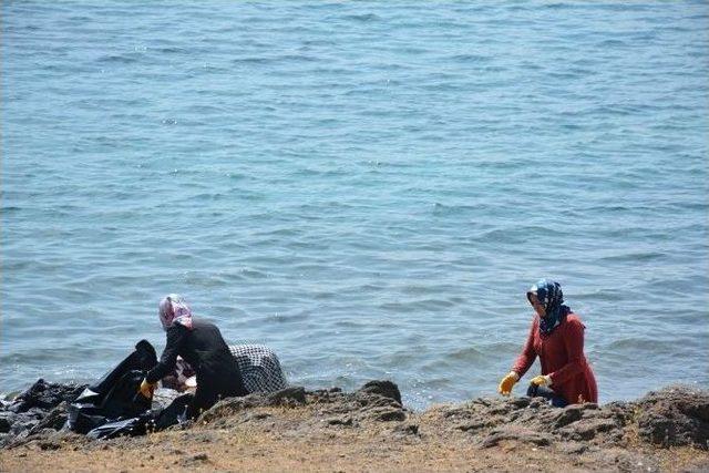 Nemrut Krater Gölü’nde Çevre Temizliği