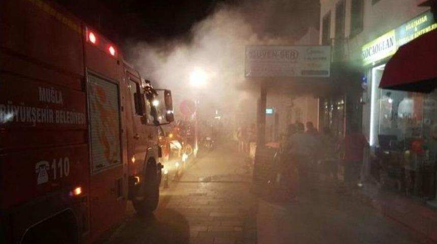 Bodrum&rsquo;da İşyerinde &Ccedil;ıkan Yangın Paniğe Neden Oldu
