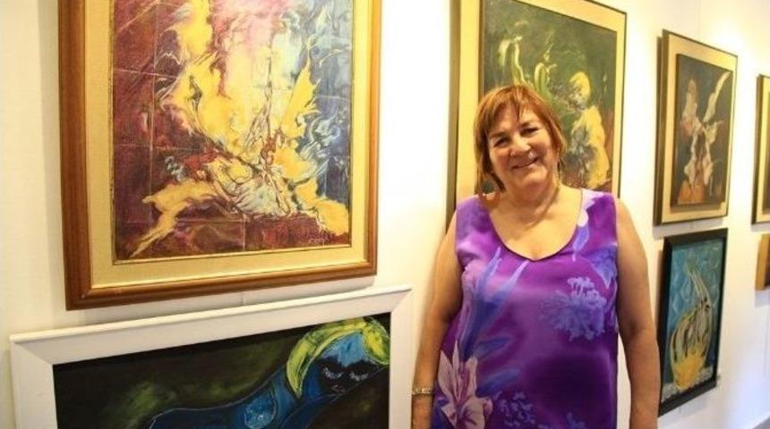 Merhum Babasının Resimleriyle Sergi A&ccedil;tı