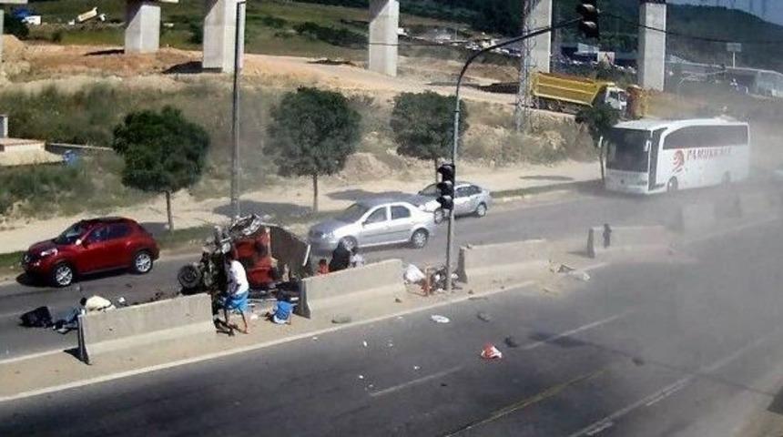 Tır&rsquo;ın S&uuml;r&uuml;klediği Otomobilden Sağ &Ccedil;ıktılar