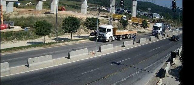 Tır&rsquo;ın S&uuml;r&uuml;klediği Otomobilden Sağ &Ccedil;ıktılar 2