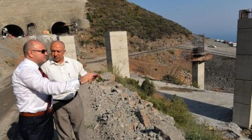 Vali &Ccedil;akacak, Sahil Yolu T&uuml;nel İnşaatında İncelemelerde Bulundu