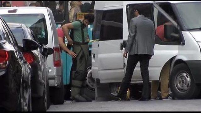 Emniyetin Bah&ccedil;esindeki Poşetten Havai Fişek &Ccedil;ıktı 2