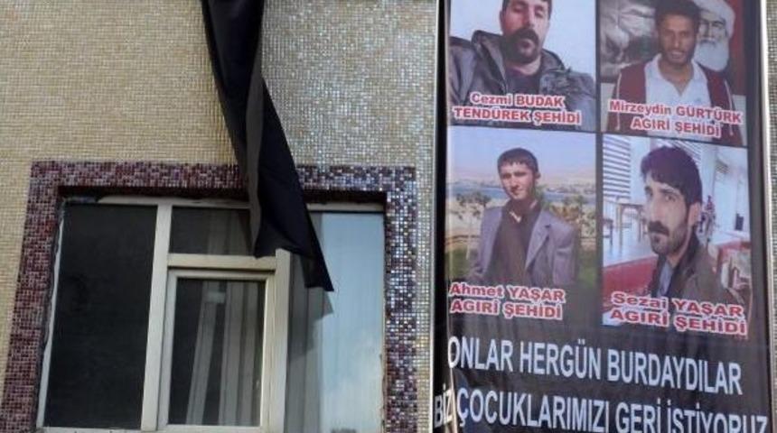 &Ccedil;atışmada &Ouml;len Pkk'lıların Afişi Mahkeme Kararıyla Kaldırıldı