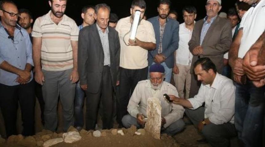 İzmir'de Viyad&uuml;k Kazasında &Ouml;len 3 Iş&ccedil;i Van'da Toprağa Verildi